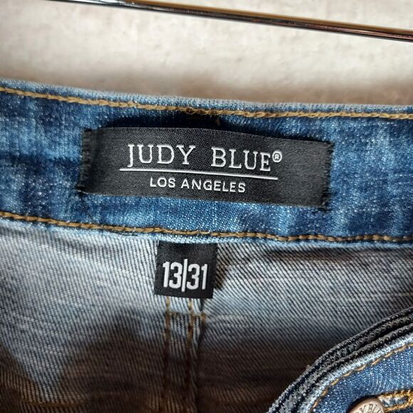 Judy Blue 13/31 Boyfriend Jean Distressed Stretch Denim, Plus Curvy Friendly - Picture 4 of 11